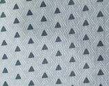 Triangulos grises / 0.25 ud